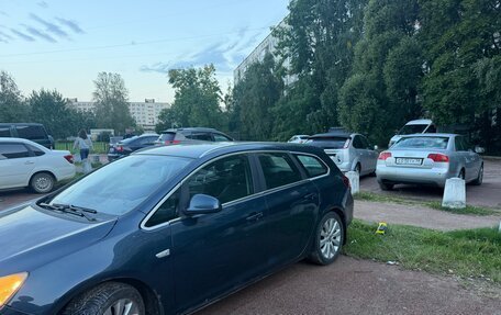 Opel Astra J, 2011 год, 550 000 рублей, 2 фотография