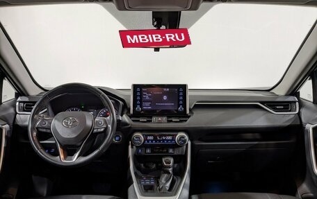 Toyota RAV4, 2019 год, 3 322 500 рублей, 24 фотография