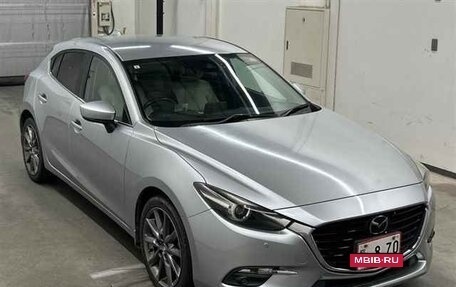Mazda Axela, 2017 год, 950 000 рублей, 2 фотография
