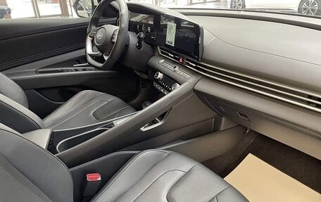 Hyundai Elantra, 2023 год, 1 860 600 рублей, 13 фотография