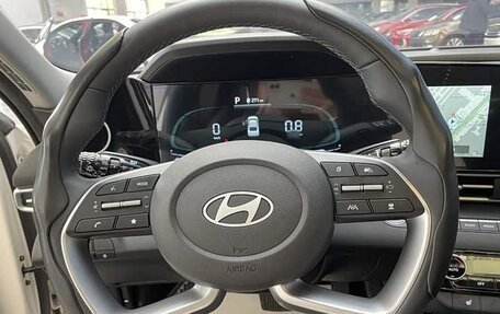 Hyundai Elantra, 2023 год, 1 860 600 рублей, 16 фотография