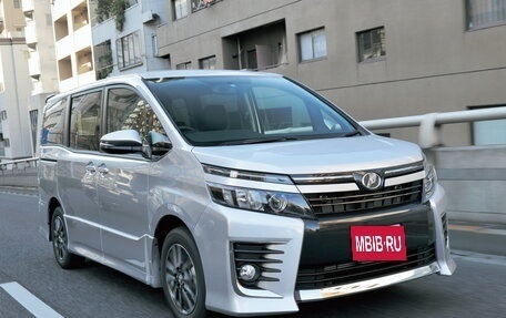 Toyota Voxy III, 2016 год, 1 850 000 рублей, 1 фотография