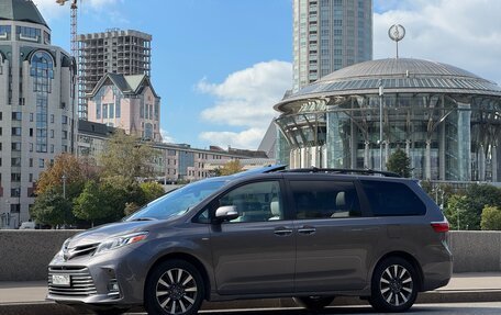Toyota Sienna III, 2018 год, 3 699 000 рублей, 1 фотография