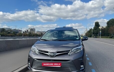 Toyota Sienna III, 2018 год, 3 699 000 рублей, 3 фотография