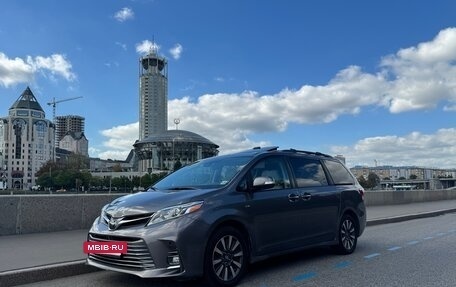 Toyota Sienna III, 2018 год, 3 699 000 рублей, 2 фотография