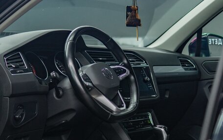 Volkswagen Tiguan II, 2021 год, 2 600 000 рублей, 6 фотография