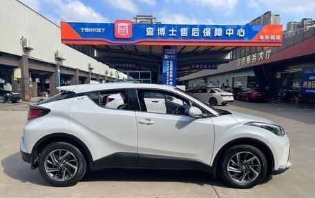 Toyota C-HR I рестайлинг, 2021 год, 2 465 000 рублей, 2 фотография