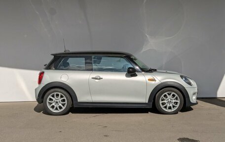 MINI Hatch, 2018 год, 1 850 000 рублей, 8 фотография