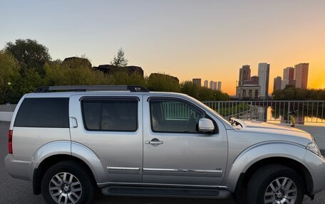 Nissan Pathfinder, 2011 год, 1 850 000 рублей, 2 фотография