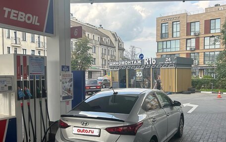 Hyundai Solaris II рестайлинг, 2017 год, 880 000 рублей, 2 фотография