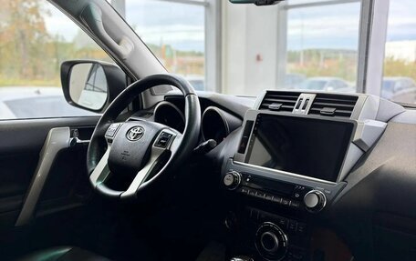 Toyota Land Cruiser Prado 150 рестайлинг 2, 2016 год, 4 070 000 рублей, 21 фотография