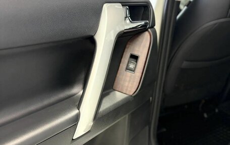 Toyota Land Cruiser Prado 150 рестайлинг 2, 2016 год, 4 070 000 рублей, 35 фотография