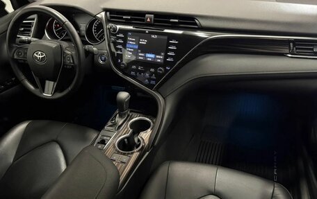 Toyota Camry, 2019 год, 3 270 000 рублей, 16 фотография