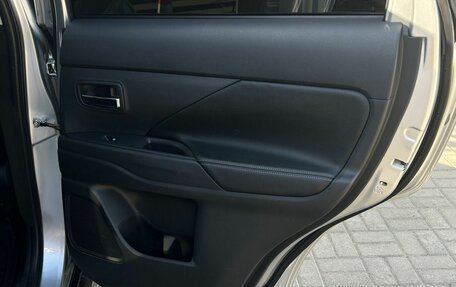 Mitsubishi Outlander III рестайлинг 3, 2016 год, 1 600 000 рублей, 23 фотография