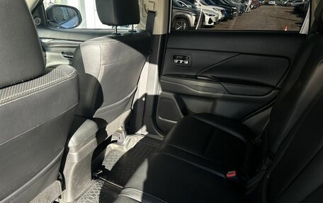 Mitsubishi Outlander III рестайлинг 3, 2016 год, 1 600 000 рублей, 19 фотография
