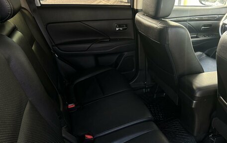 Mitsubishi Outlander III рестайлинг 3, 2016 год, 1 600 000 рублей, 24 фотография