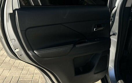 Mitsubishi Outlander III рестайлинг 3, 2016 год, 1 600 000 рублей, 18 фотография