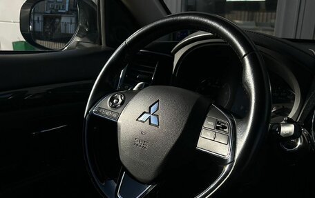 Mitsubishi Outlander III рестайлинг 3, 2016 год, 1 600 000 рублей, 28 фотография