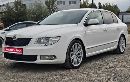 Skoda Superb III рестайлинг, 2012 год, 1 350 000 рублей, 1 фотография