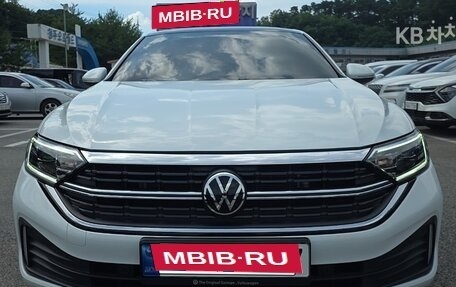 Volkswagen Jetta VII, 2022 год, 1 590 000 рублей, 2 фотография