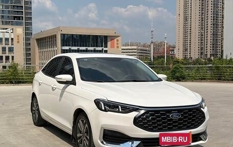 Ford Escort, 2022 год, 950 000 рублей, 3 фотография