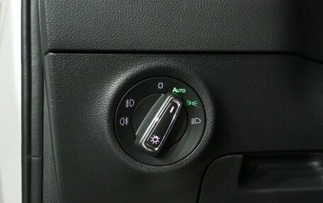 Skoda Karoq I, 2020 год, 2 360 000 рублей, 17 фотография