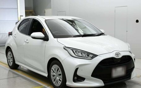 Toyota Yaris, 2024 год, 1 100 000 рублей, 3 фотография