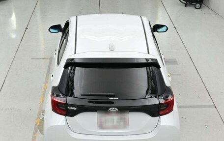 Toyota Yaris, 2024 год, 1 100 000 рублей, 6 фотография