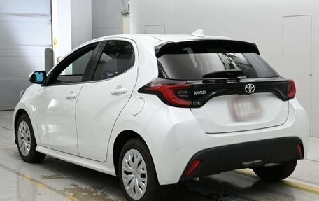 Toyota Yaris, 2024 год, 1 100 000 рублей, 7 фотография