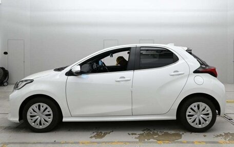 Toyota Yaris, 2024 год, 1 100 000 рублей, 8 фотография