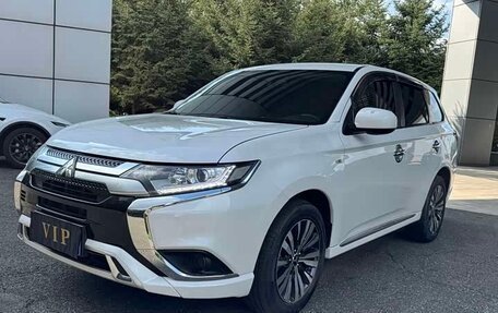 Mitsubishi Outlander III рестайлинг 3, 2022 год, 1 690 000 рублей, 1 фотография