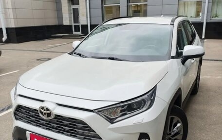 Toyota RAV4, 2021 год, 3 900 000 рублей, 1 фотография