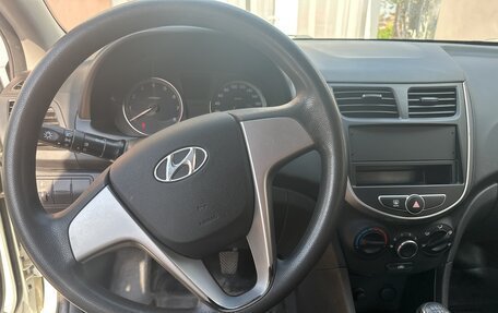 Hyundai Solaris II рестайлинг, 2015 год, 1 200 000 рублей, 3 фотография