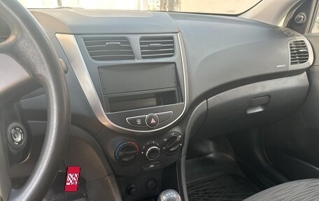 Hyundai Solaris II рестайлинг, 2015 год, 1 200 000 рублей, 2 фотография