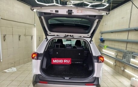 Toyota RAV4, 2021 год, 3 900 000 рублей, 6 фотография