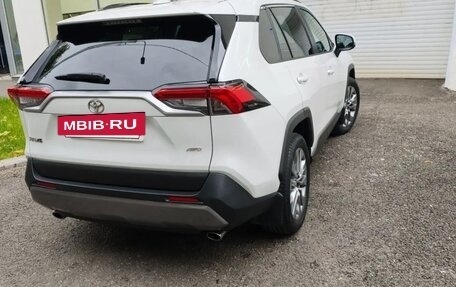 Toyota RAV4, 2021 год, 3 900 000 рублей, 5 фотография