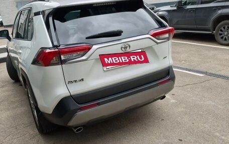 Toyota RAV4, 2021 год, 3 900 000 рублей, 3 фотография