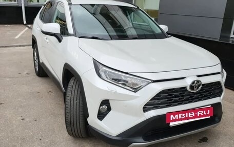 Toyota RAV4, 2021 год, 3 900 000 рублей, 2 фотография