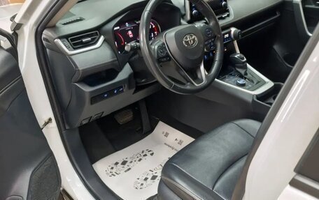 Toyota RAV4, 2021 год, 3 900 000 рублей, 9 фотография