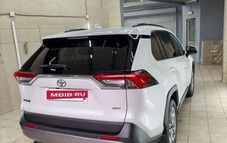 Toyota RAV4, 2021 год, 3 900 000 рублей, 10 фотография