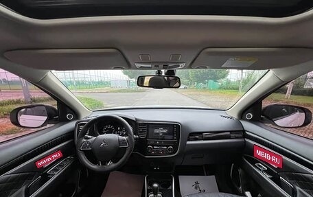 Mitsubishi Outlander III рестайлинг 3, 2022 год, 1 700 000 рублей, 8 фотография