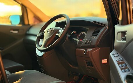 Toyota ISis I, 2010 год, 1 299 000 рублей, 9 фотография