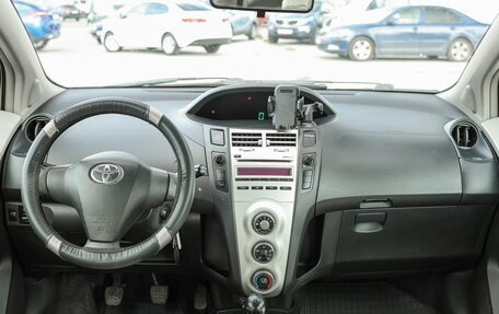 Toyota Yaris III рестайлинг, 2008 год, 409 000 рублей, 8 фотография