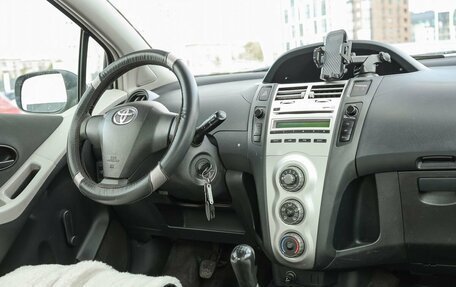 Toyota Yaris III рестайлинг, 2008 год, 409 000 рублей, 10 фотография