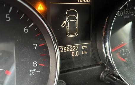 Nissan Qashqai, 2010 год, 300 000 рублей, 9 фотография