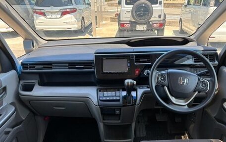 Honda Stepwgn IV, 2016 год, 1 300 000 рублей, 10 фотография