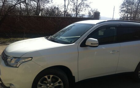Mitsubishi Outlander III рестайлинг 3, 2013 год, 1 400 000 рублей, 2 фотография