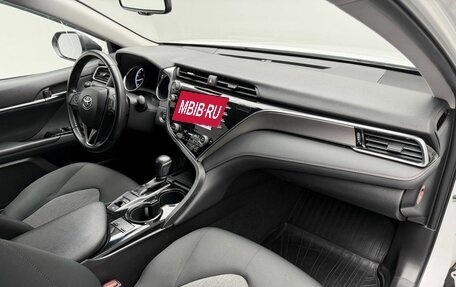 Toyota Camry, 2018 год, 2 247 000 рублей, 14 фотография