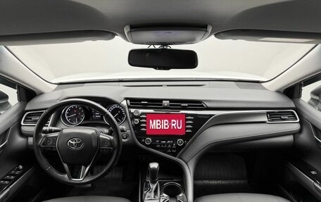 Toyota Camry, 2018 год, 2 247 000 рублей, 16 фотография