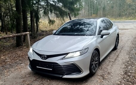 Toyota Camry, 2022 год, 3 750 000 рублей, 1 фотография